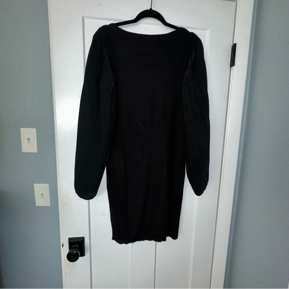 White House Black Markets Drama Sleeve Shift Dress - NWT - Size M - Picture 5 of 10
